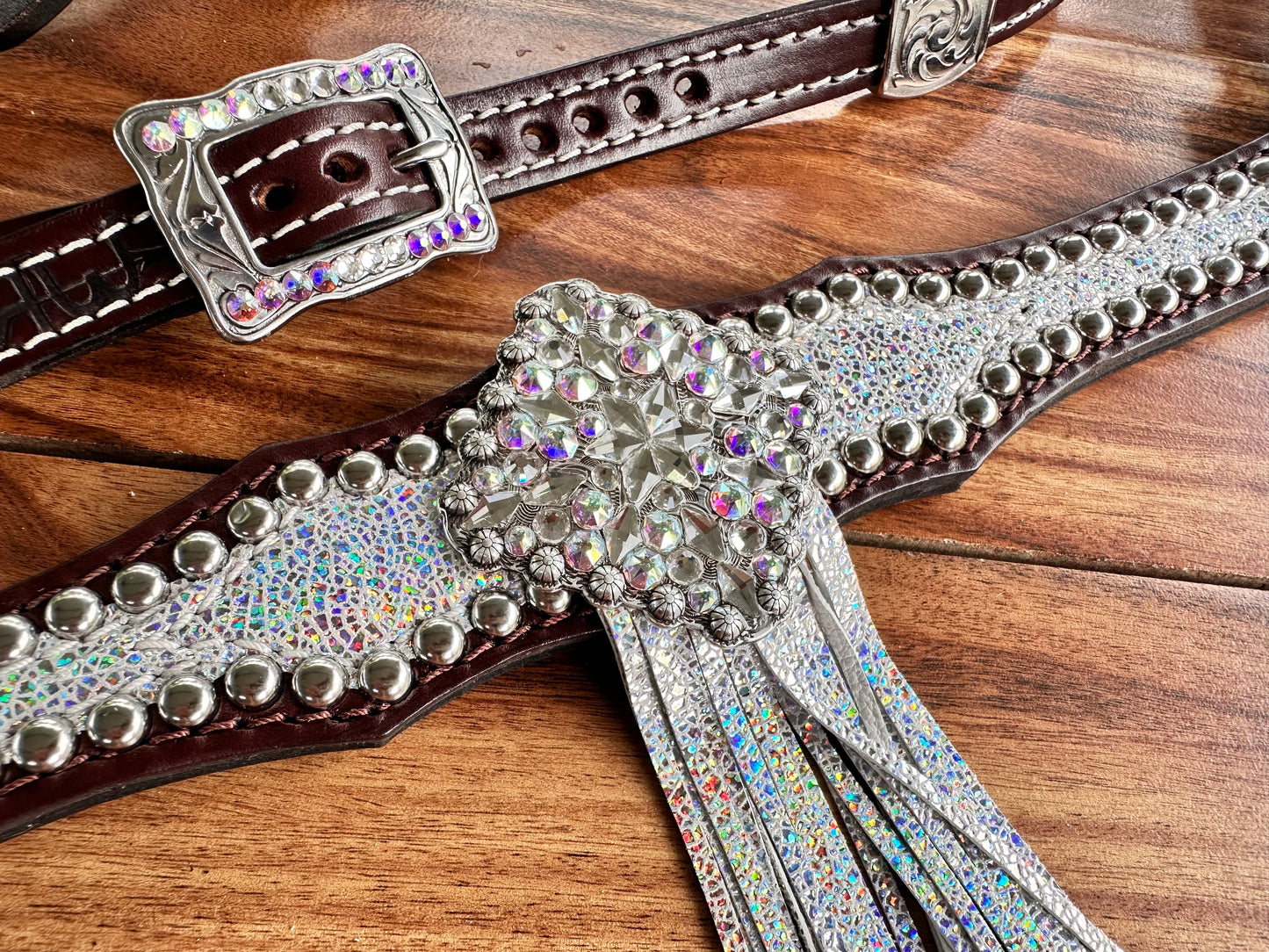 Silver ice with fringe cluster