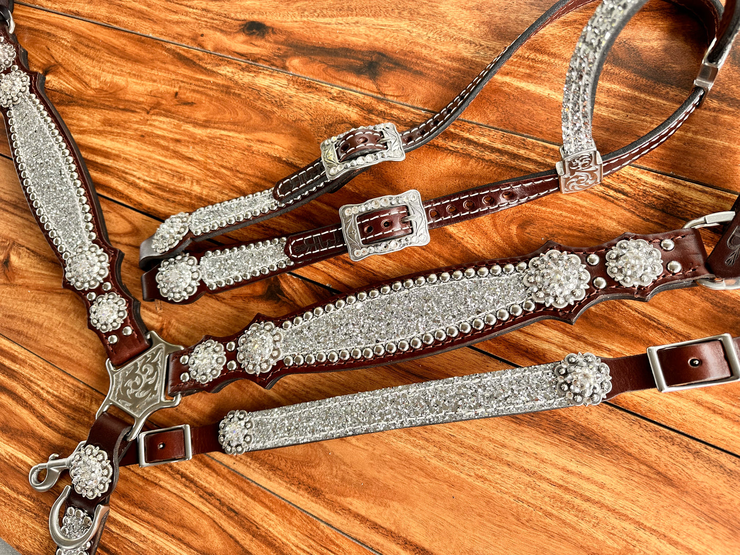 Chunky silver glitter w/ round conchos