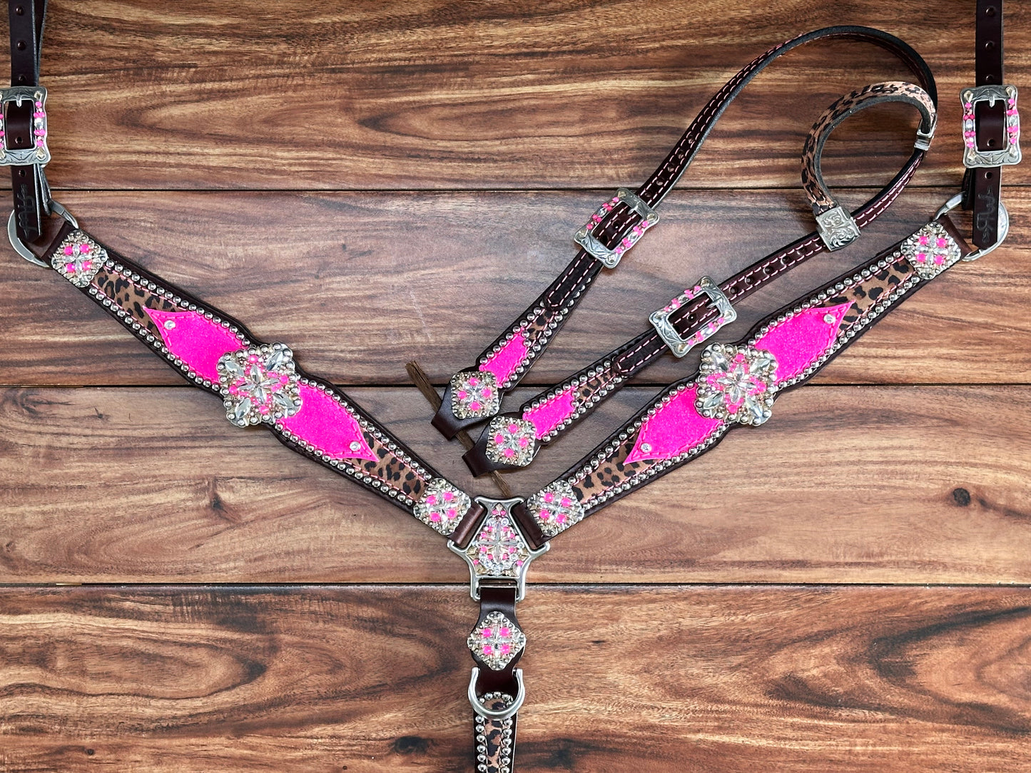 Stunning bright pink glitter with cheetah