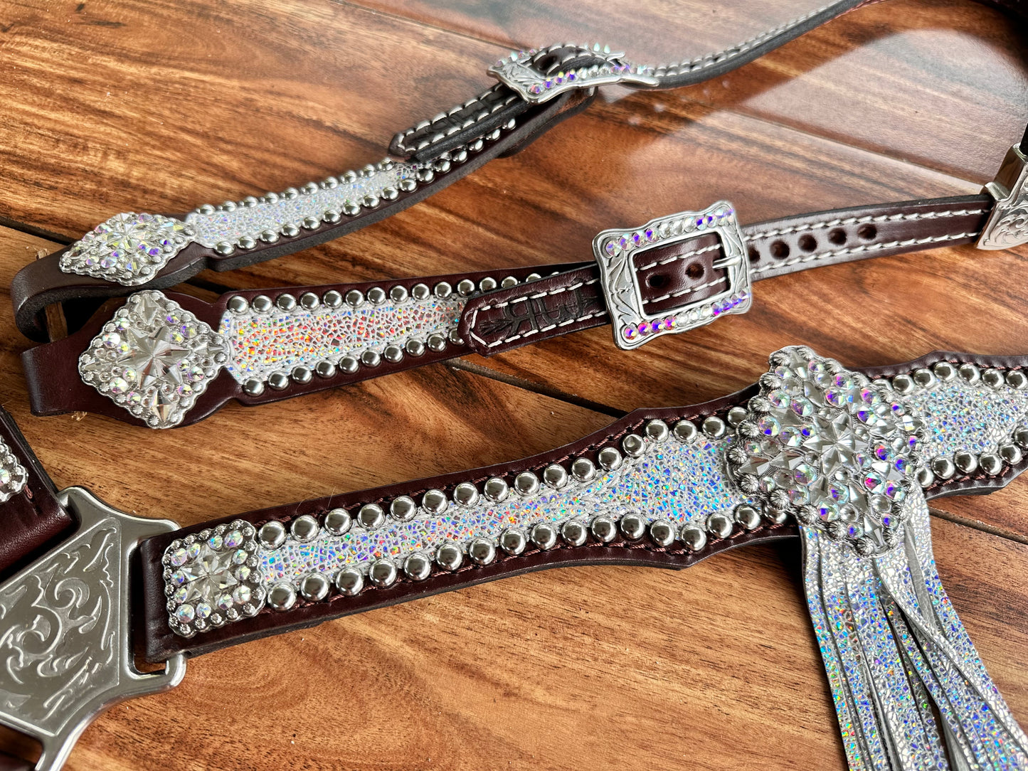 Silver ice with fringe cluster