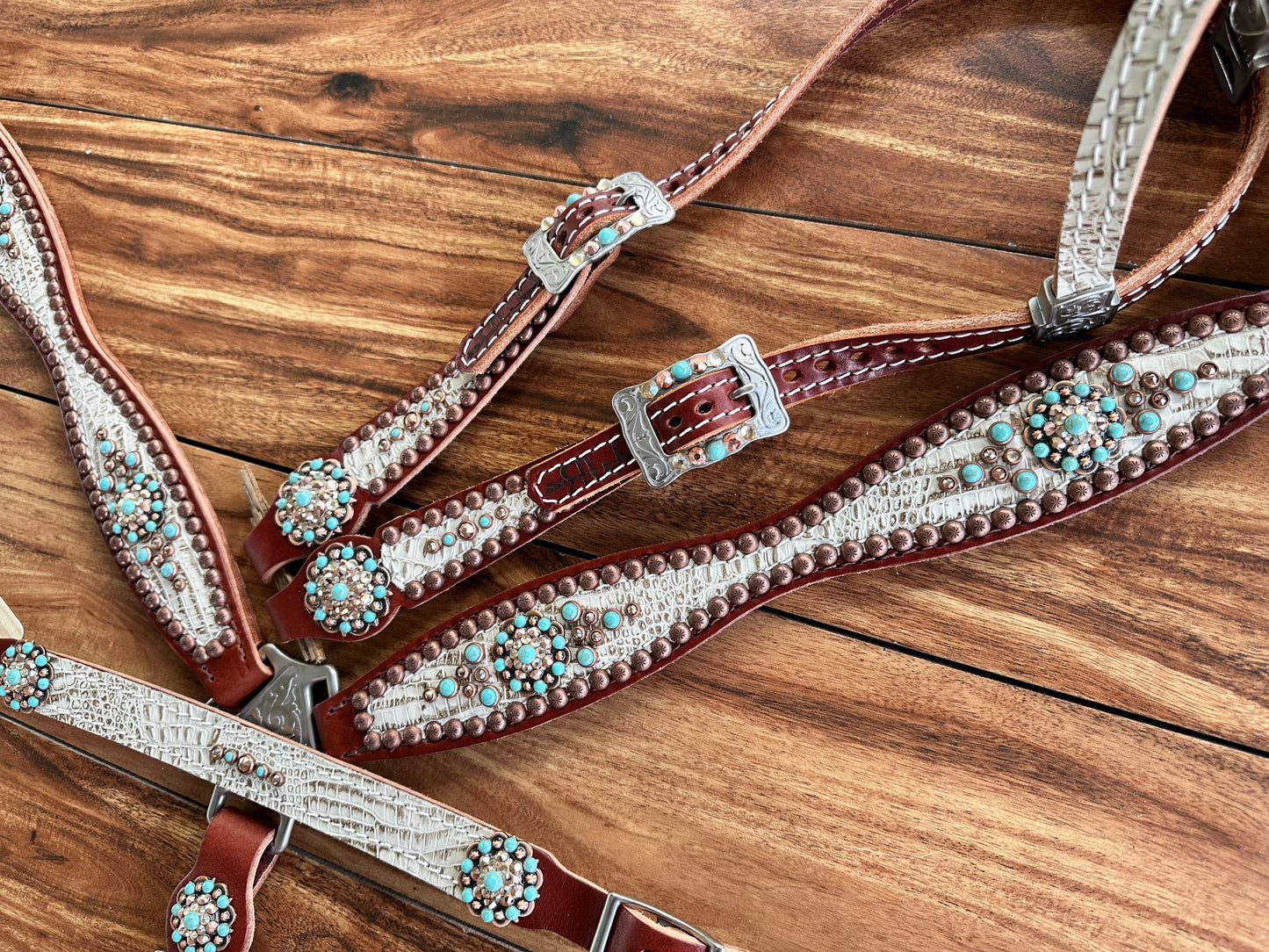 Antique white with turquoise round conchos