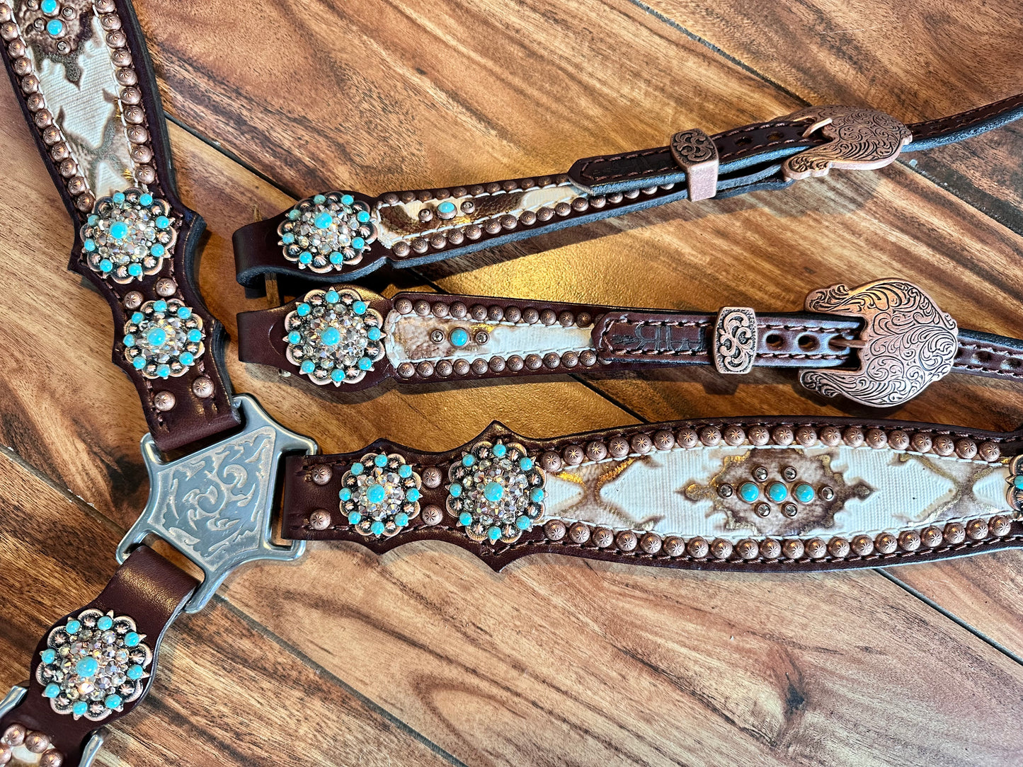 White Laredo with turquoise on dark oil