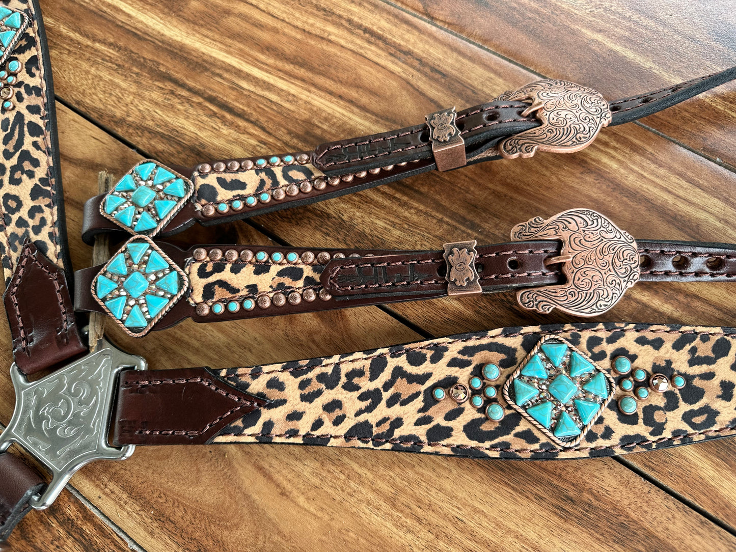 Cheetah with turquoise single layer