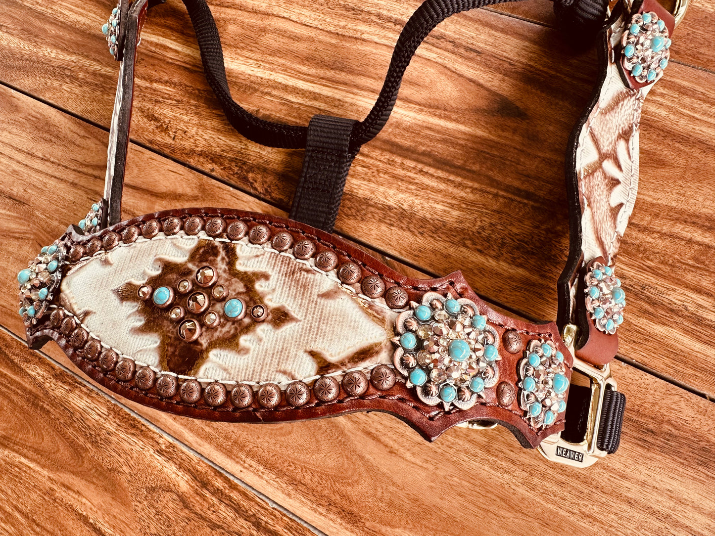White Laredo with turquoise medium oil