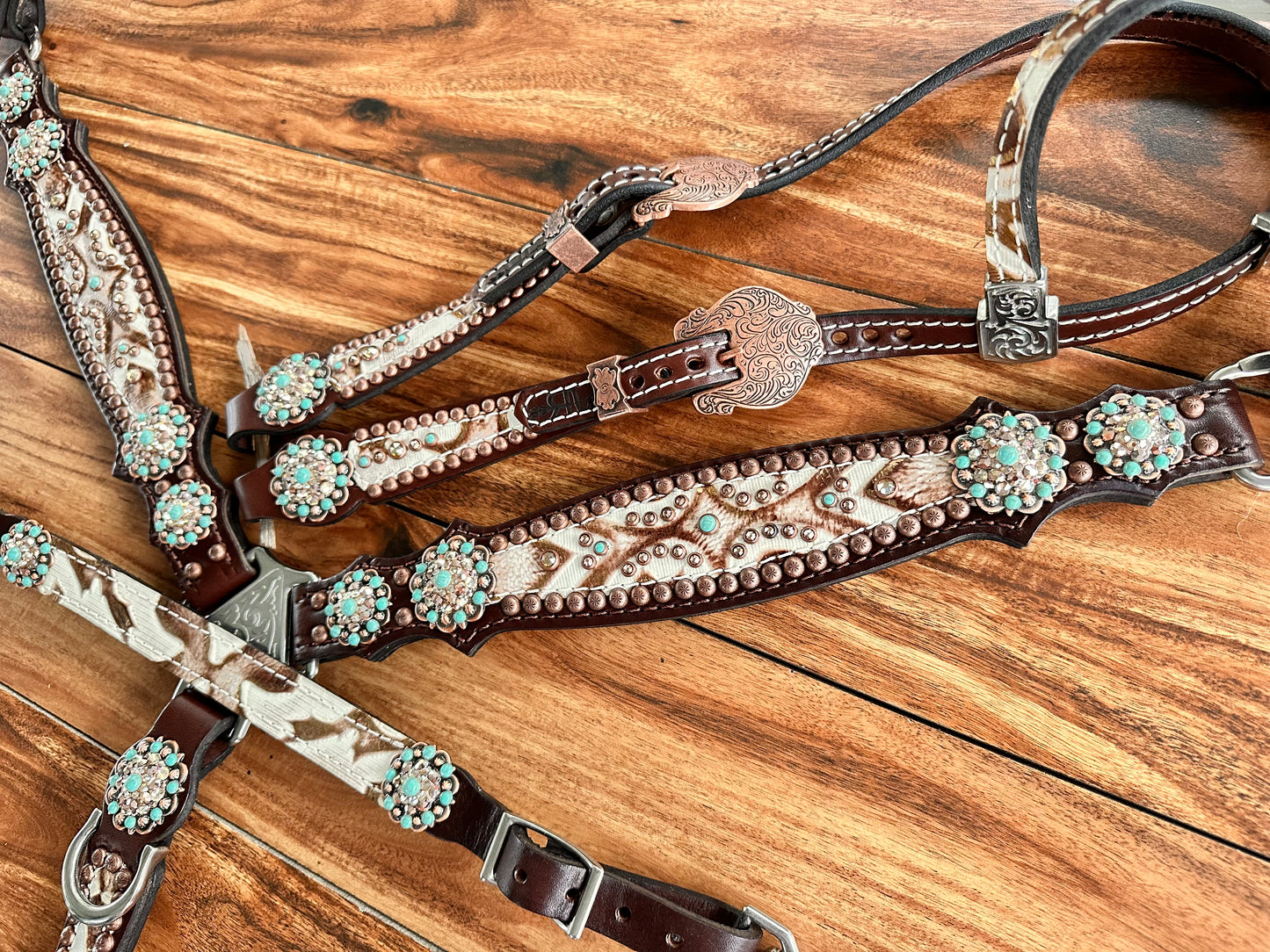 White Laredo with turquoise round conchos on dark oil