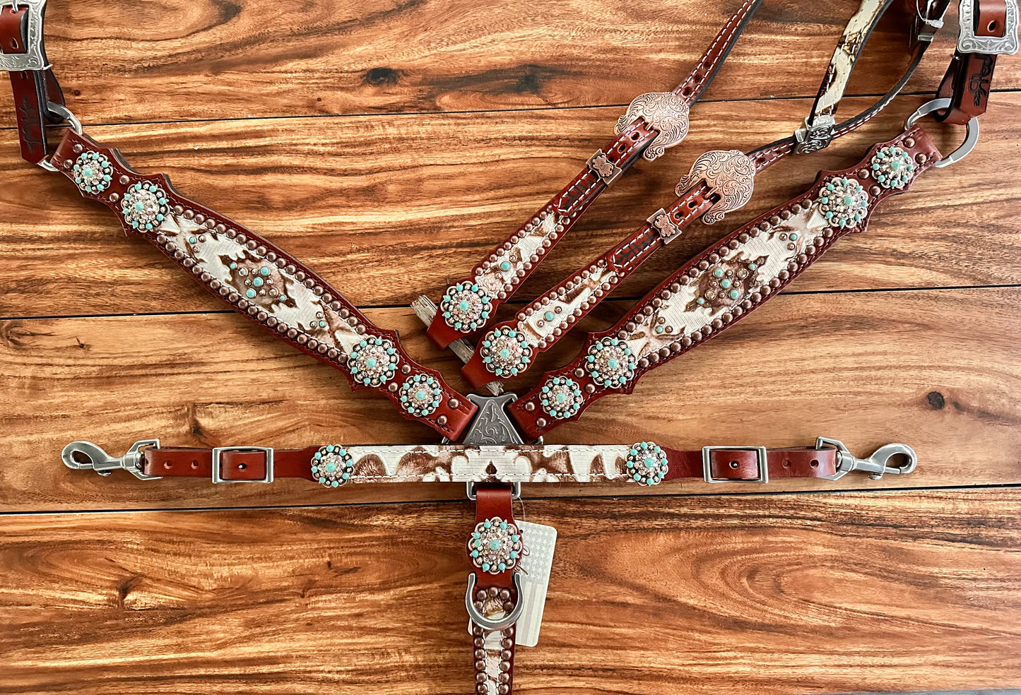 White Laredo with turquoise medium oil