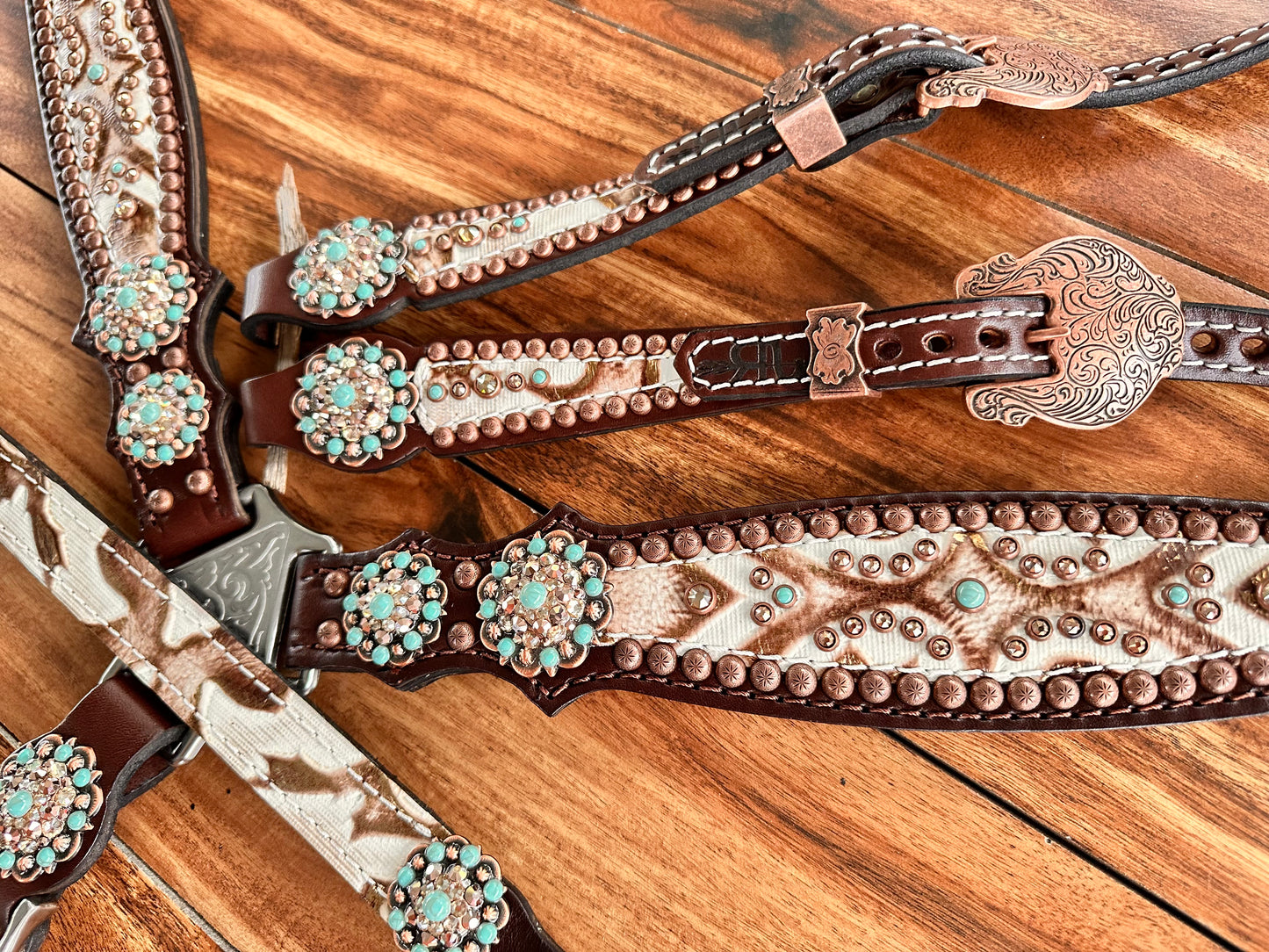 White Laredo with turquoise round conchos on dark oil