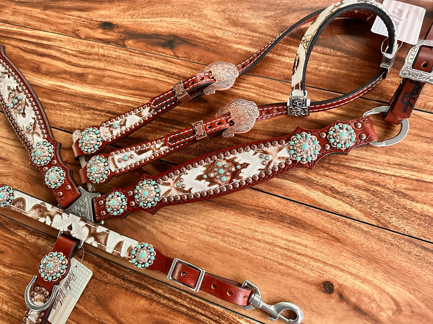 White Laredo with turquoise medium oil