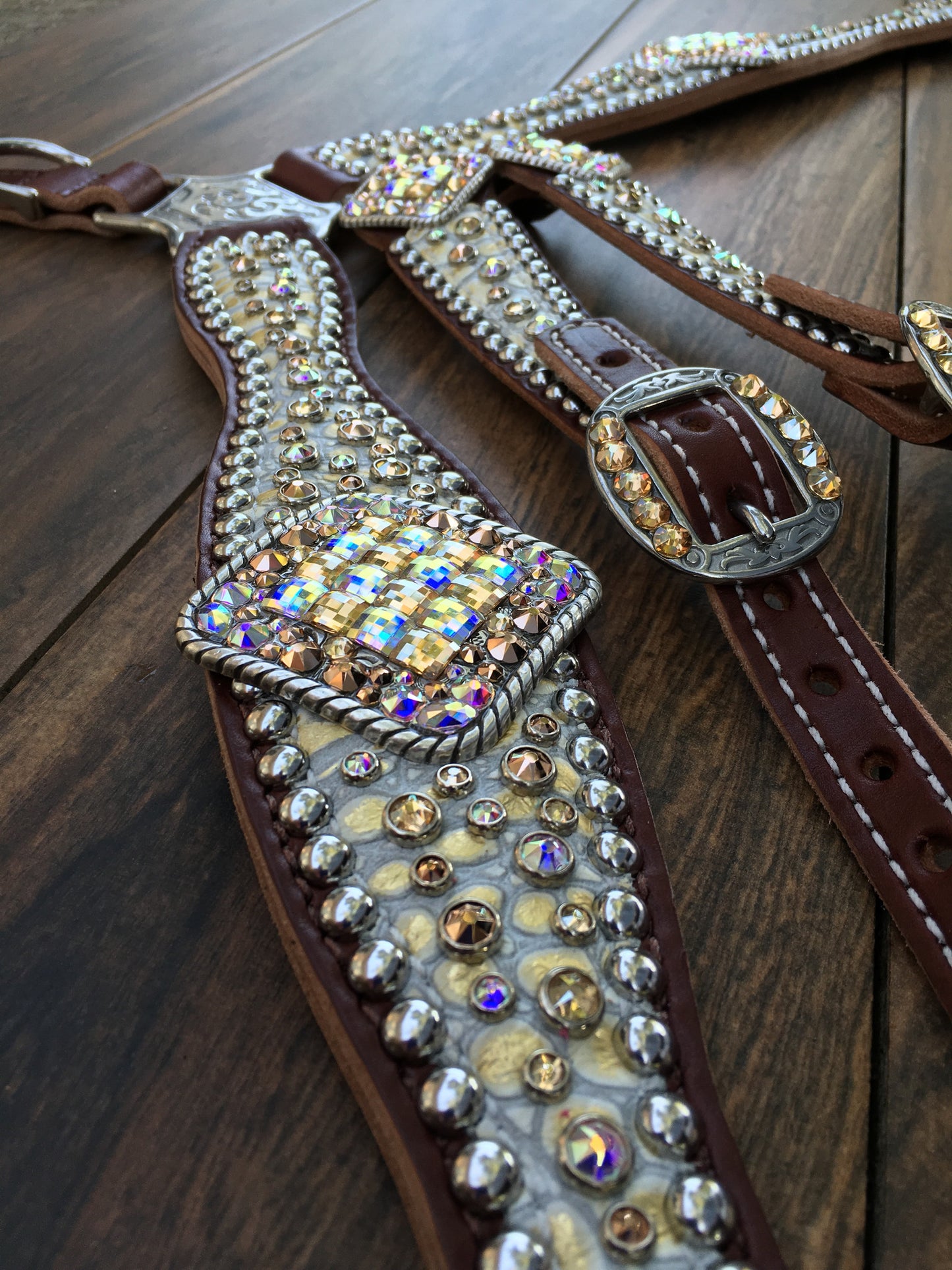 Cream gator with Rim Set Crystals