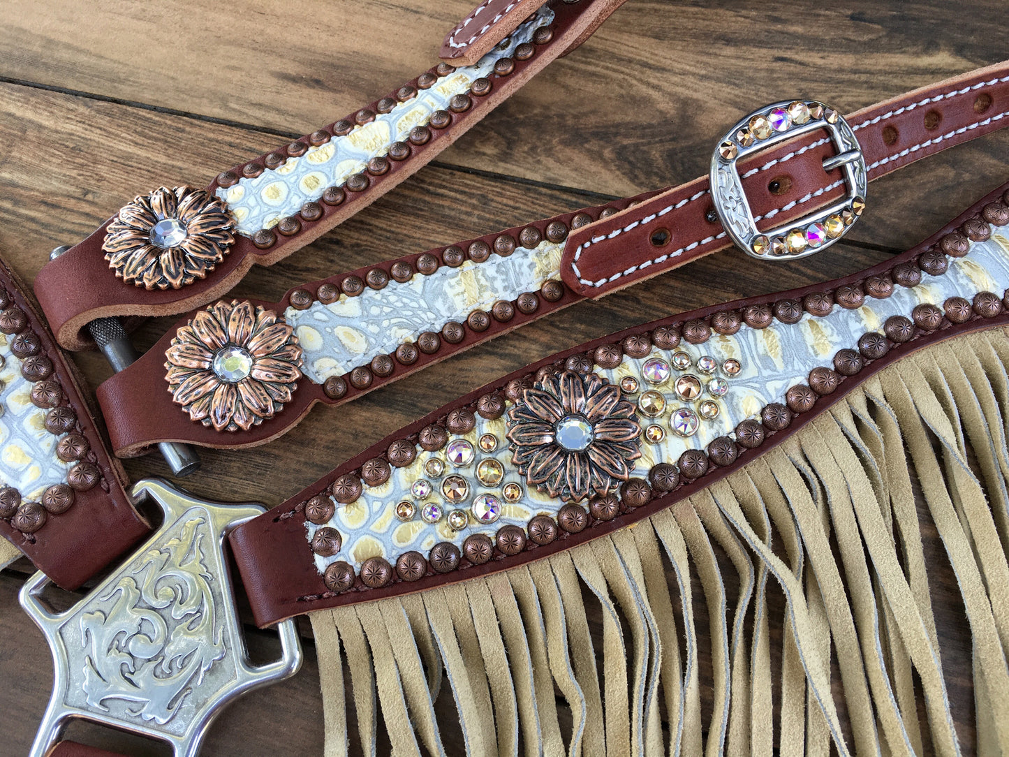 Cream Gator with Fringe & Daisy Conchos