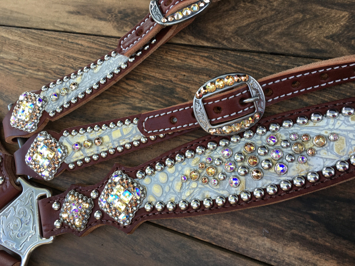 Cream Gator with Rim Set Crystals