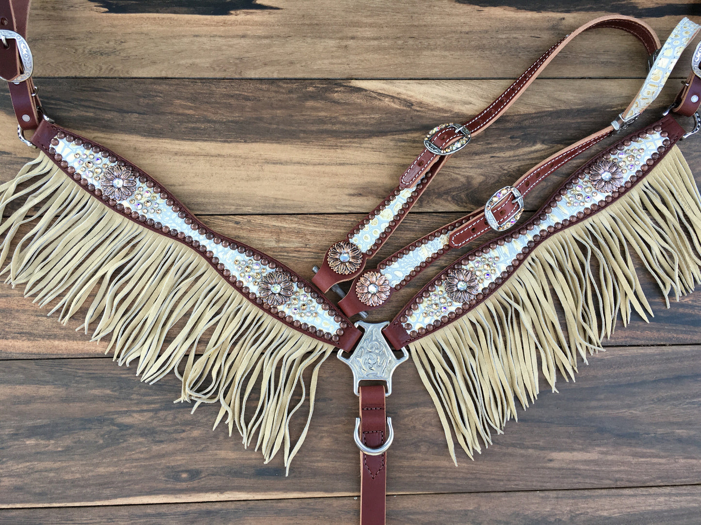 Cream Gator with Fringe & Daisy Conchos