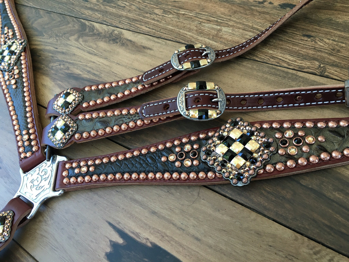 Black Gator with Gold Crystal