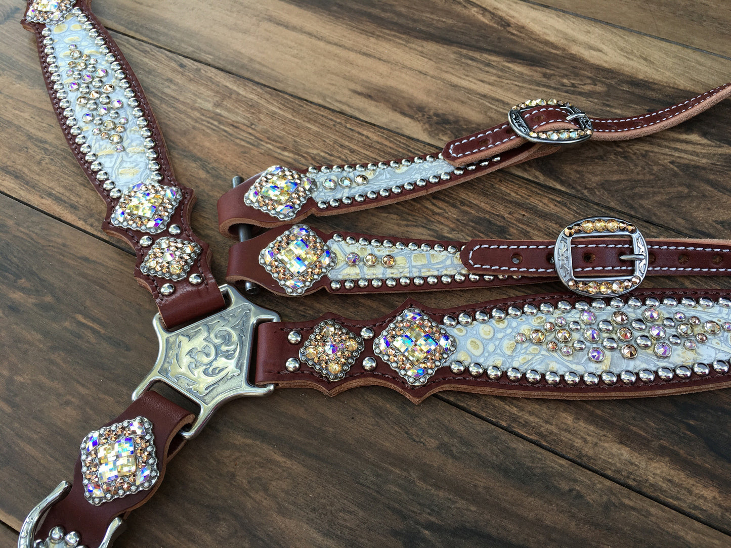 Cream Gator with Rim Set Crystals
