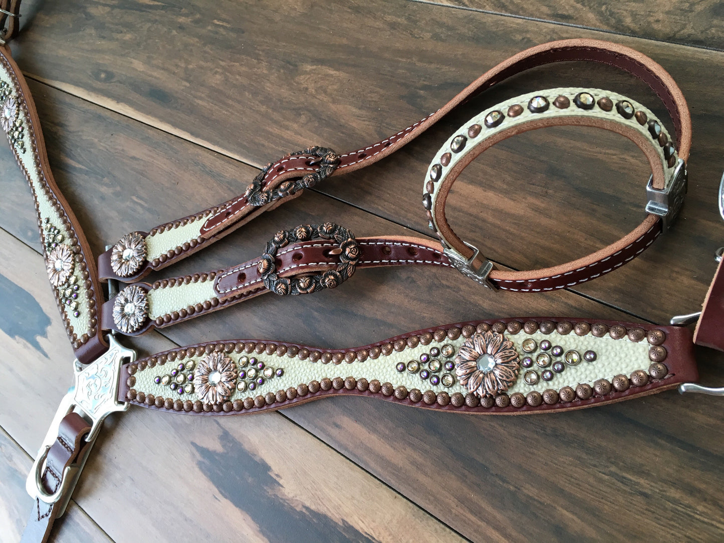 Cream Stingray with Daisy Conchos and Rim Sets