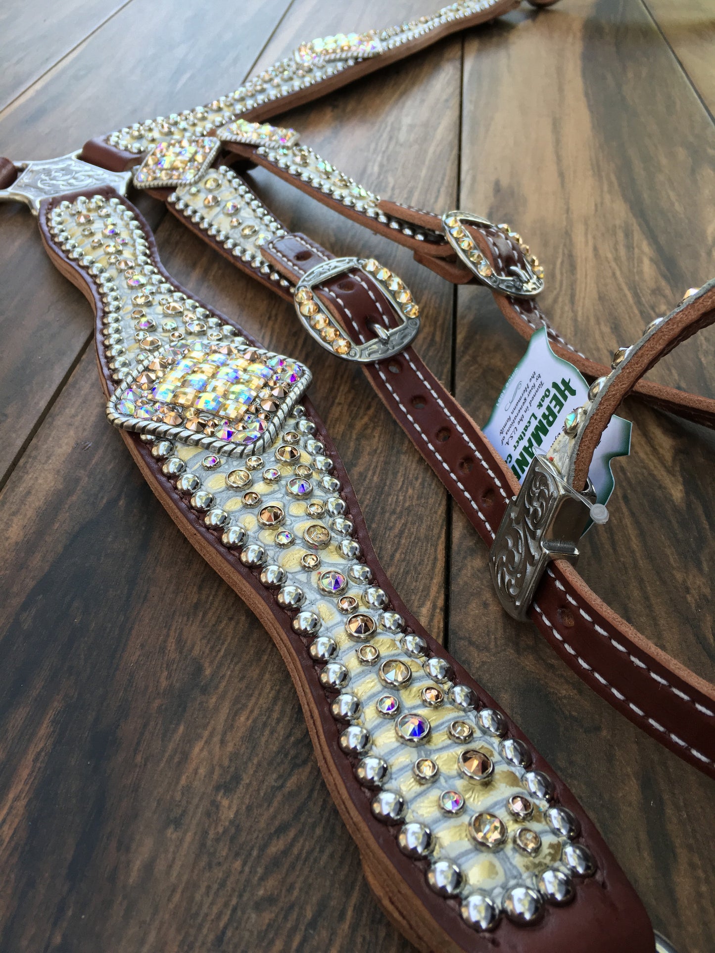 Cream gator with Rim Set Crystals