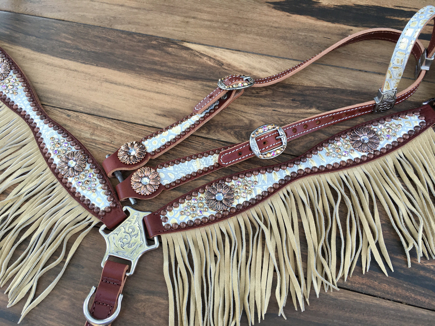 Cream Gator with Fringe & Daisy Conchos