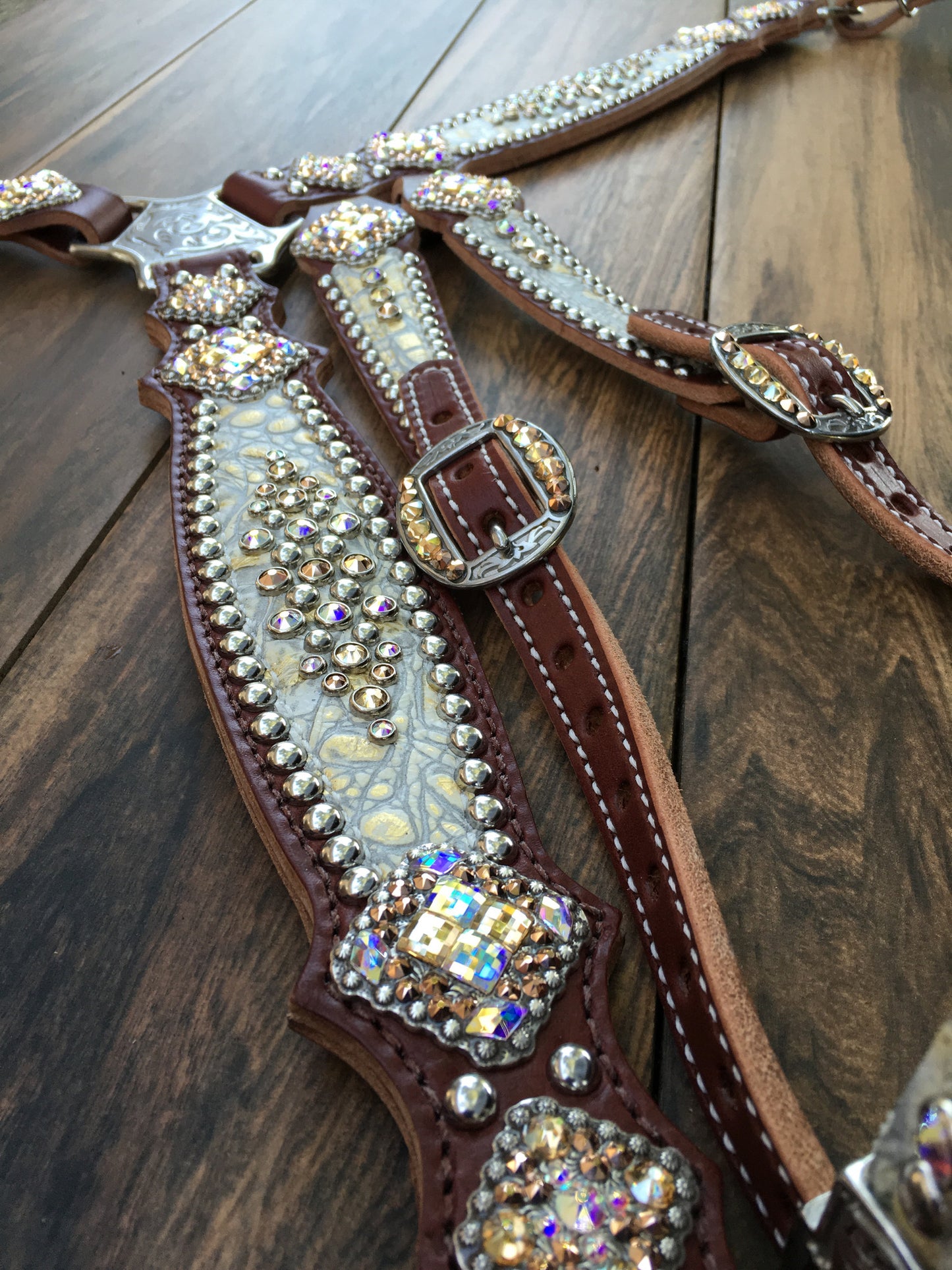 Cream Gator with Rim Set Crystals