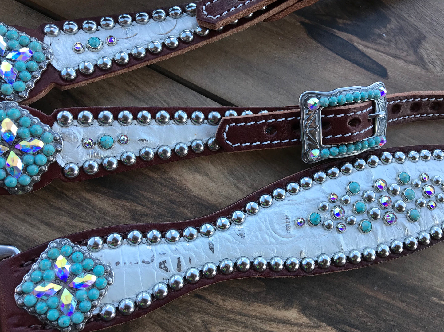 White gator with turquoise