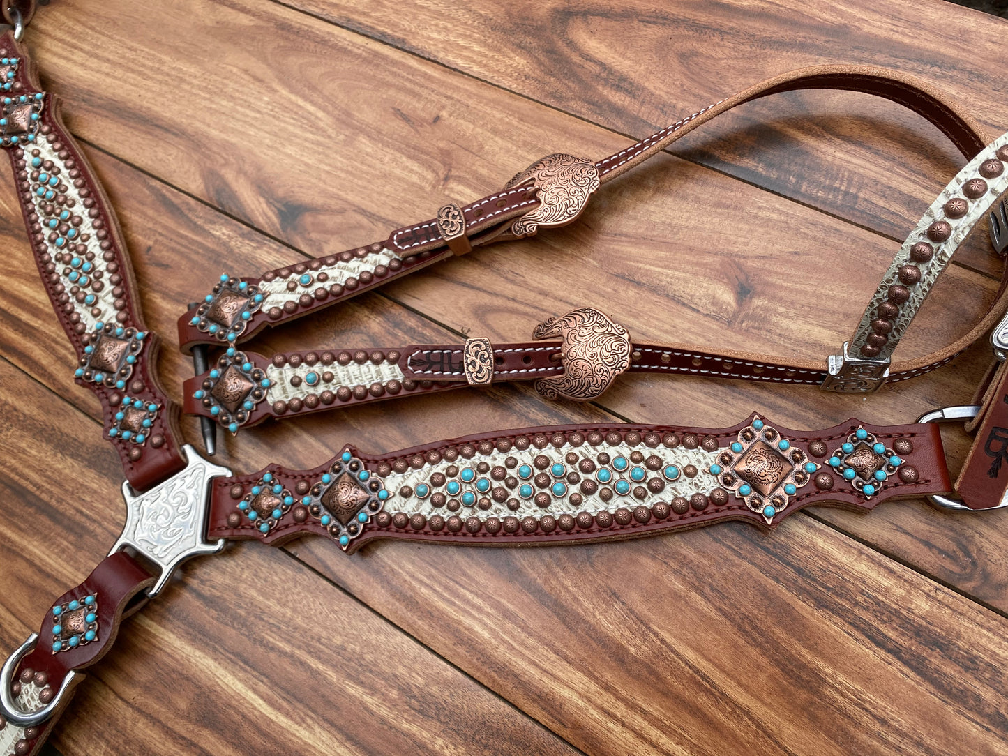 Antique white gator with turquoise on medium