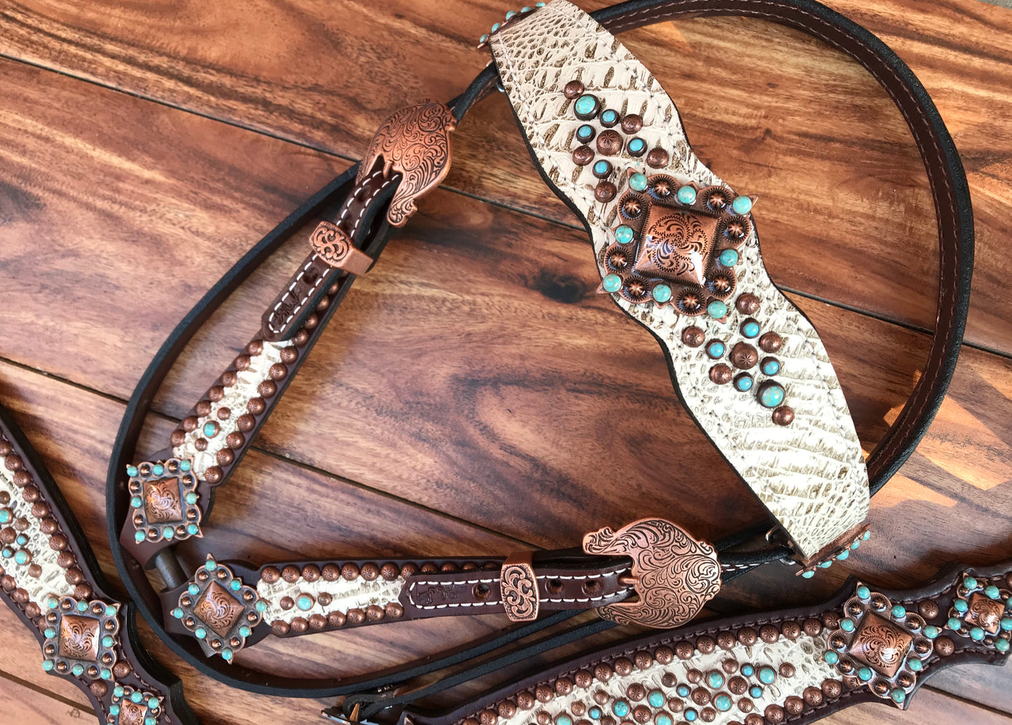 Antique White Gator with Turquoise