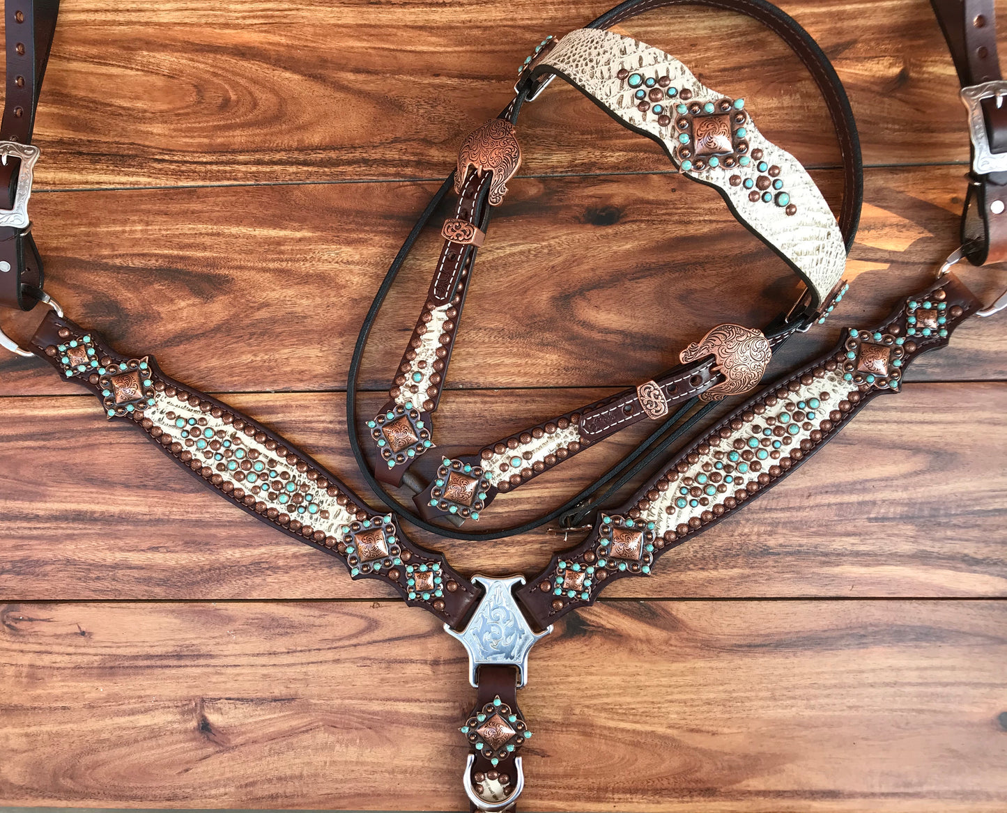 Antique White Gator with Turquoise