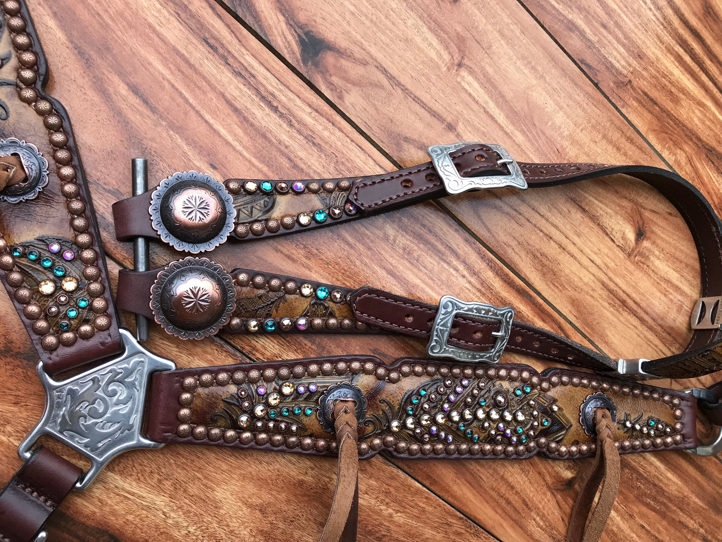 Feather with Rim Sets on Dark Oil Leather