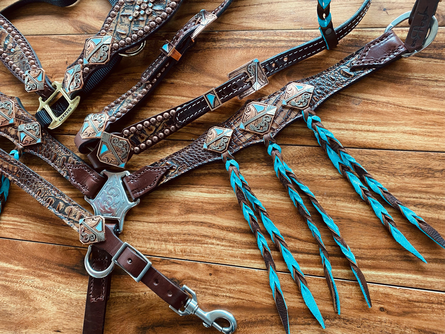 Copper gator with turquoise ties