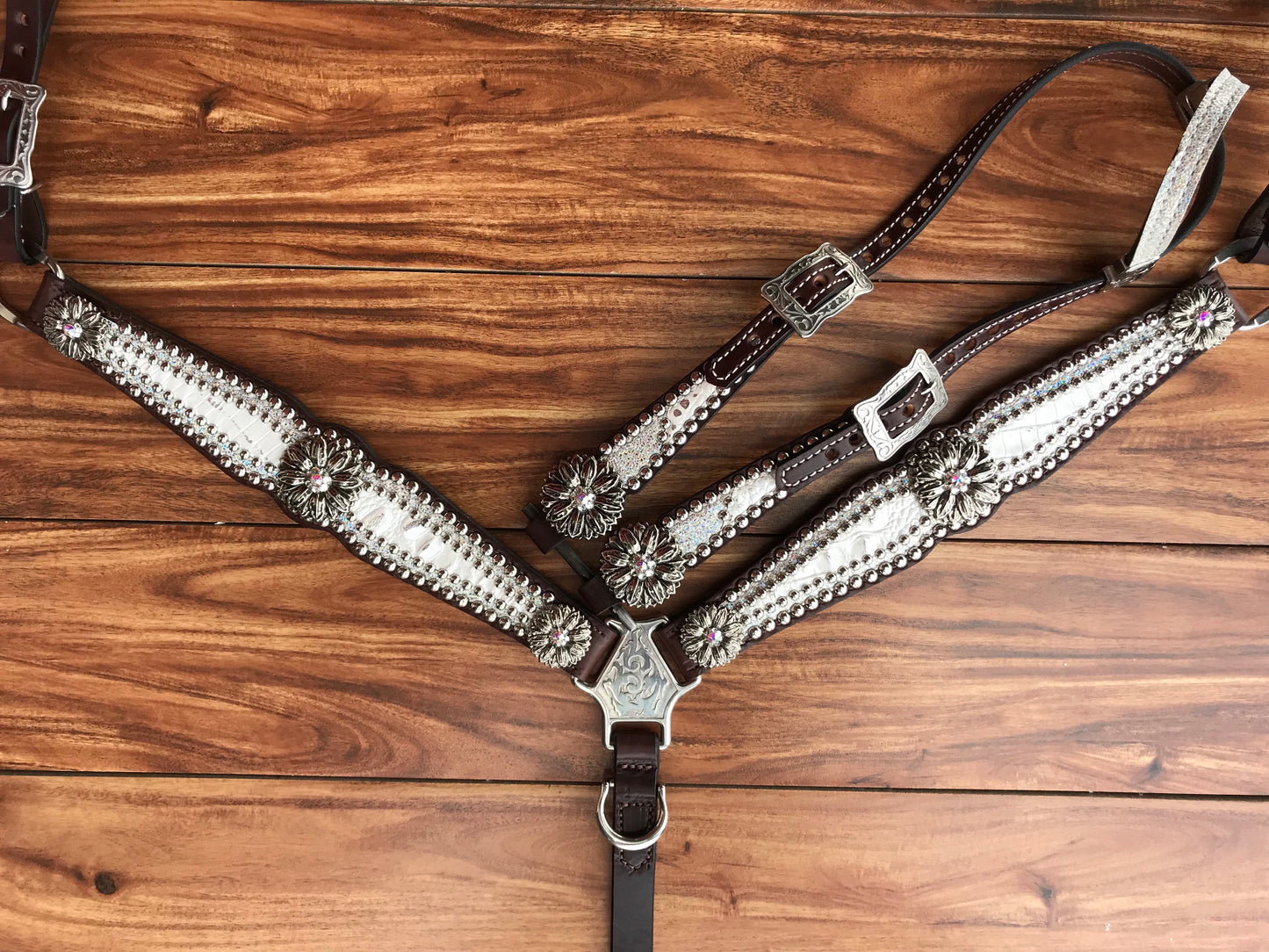 White gator with silver ice