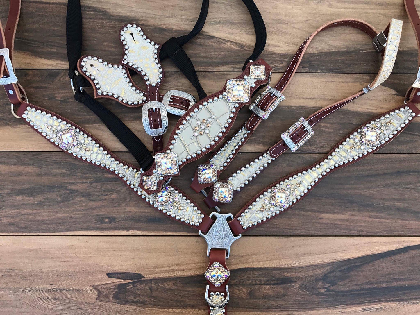 Cream Gator W/ Silver
