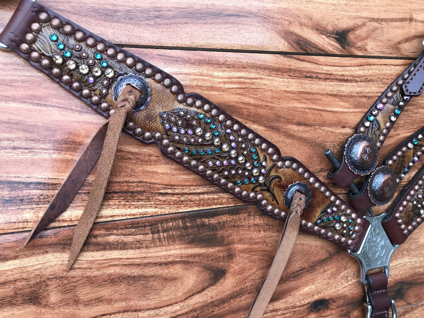 Feather with Rim Sets on Dark Oil Leather
