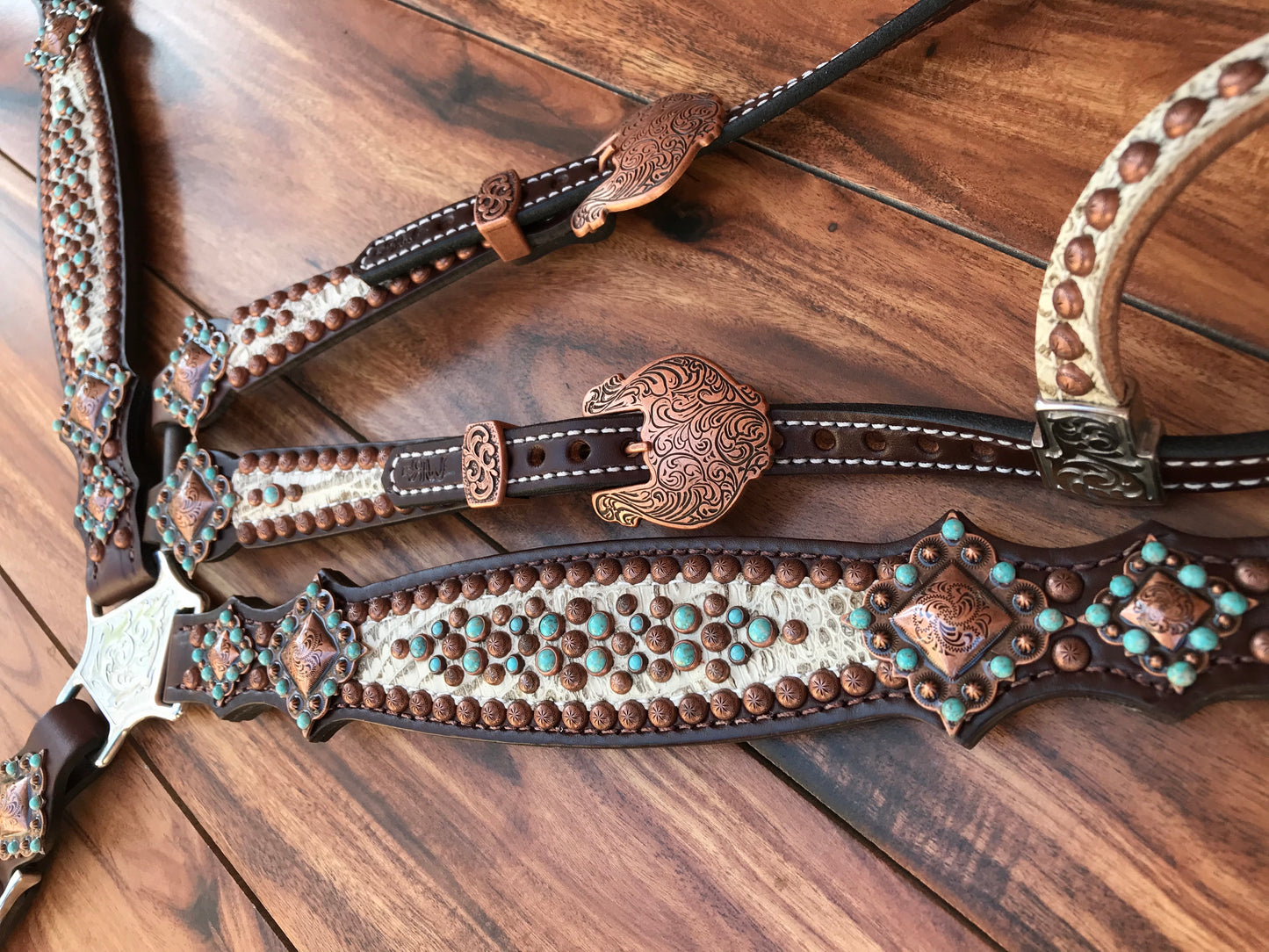 Antique White Gator with Turquoise