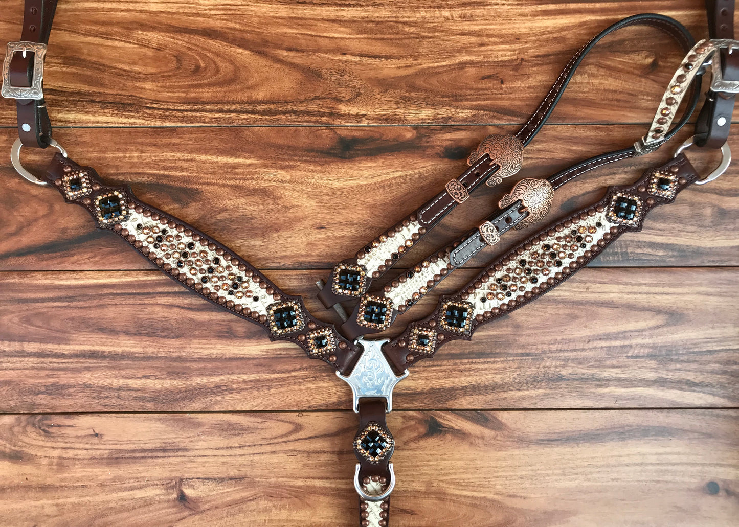 Antique white gator with square conchos