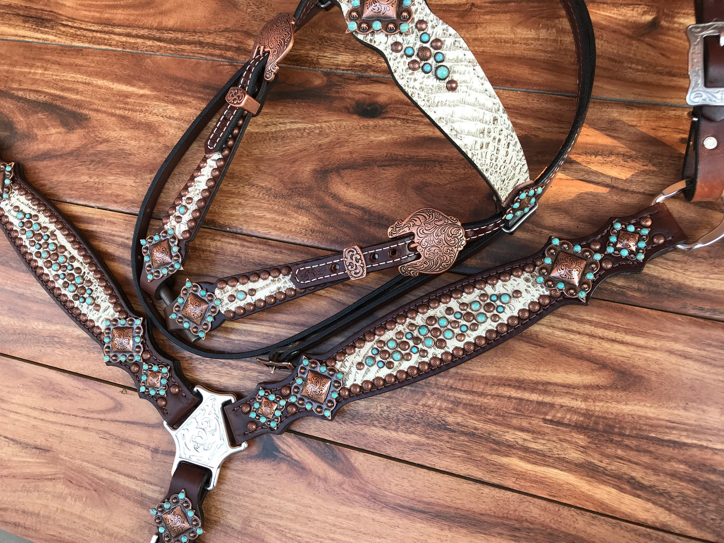 Antique White Gator with Turquoise
