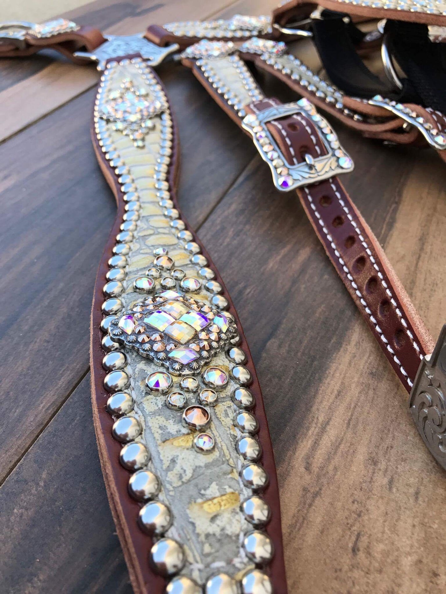Cream Gator W/ Silver