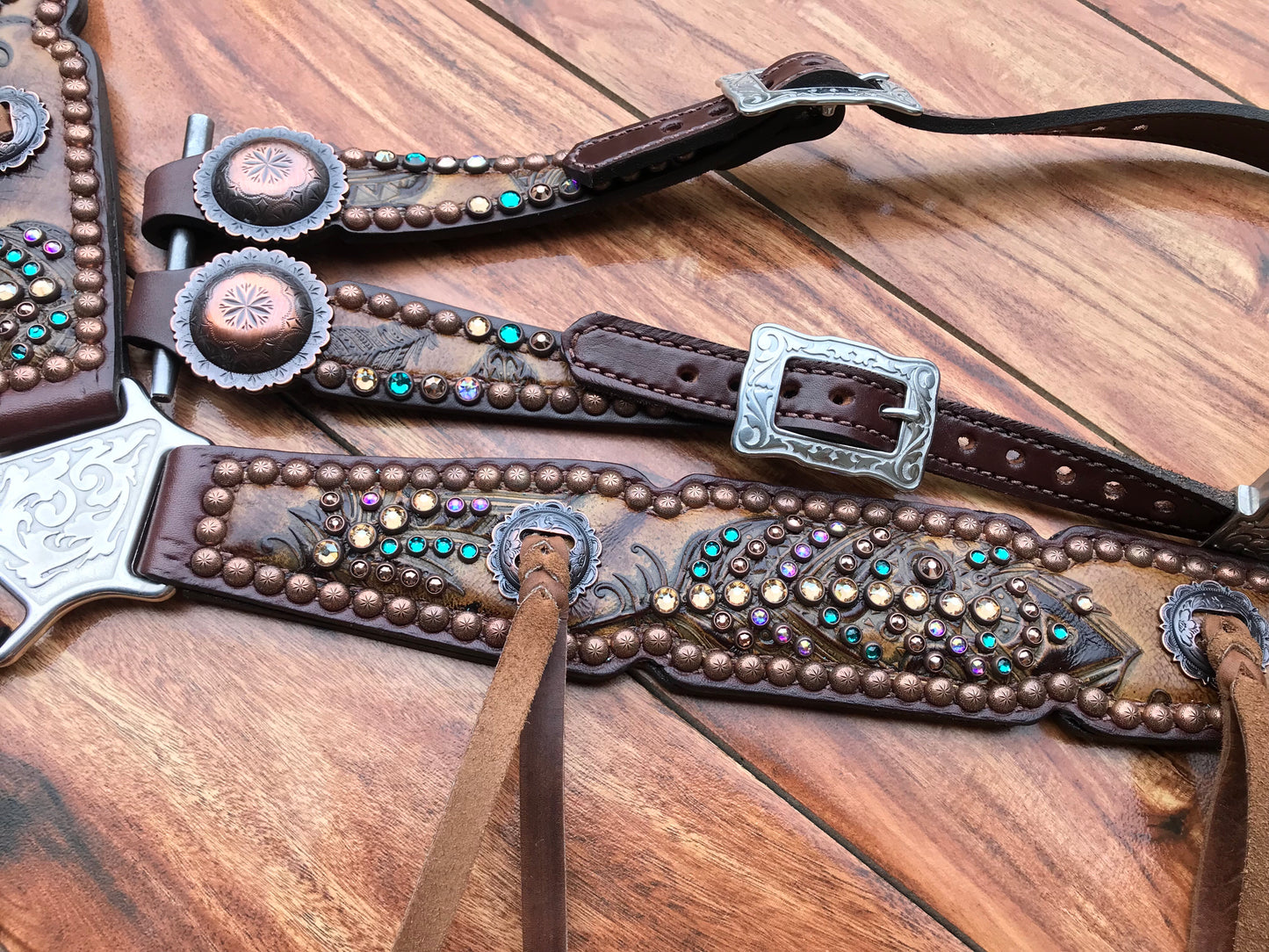 Feather with Rim Sets on Dark Oil Leather