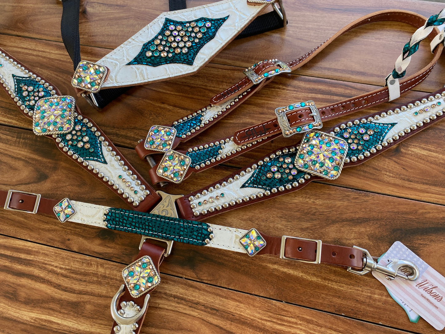 White gator with turquoise mystic