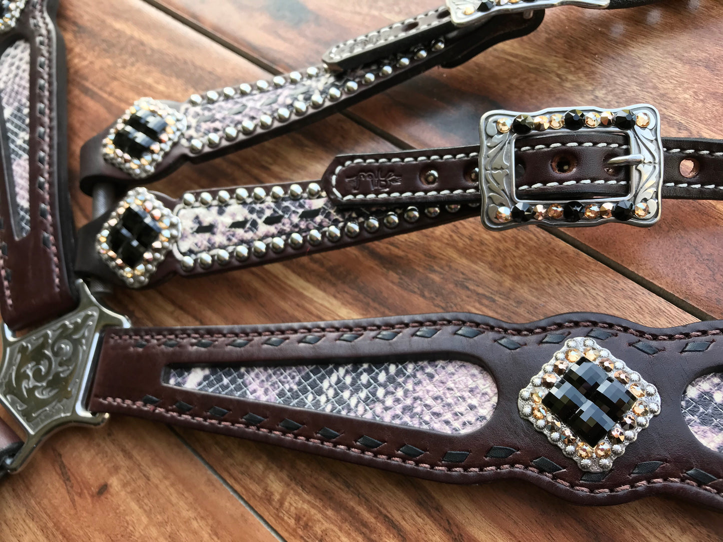 Buckstitch snake skin