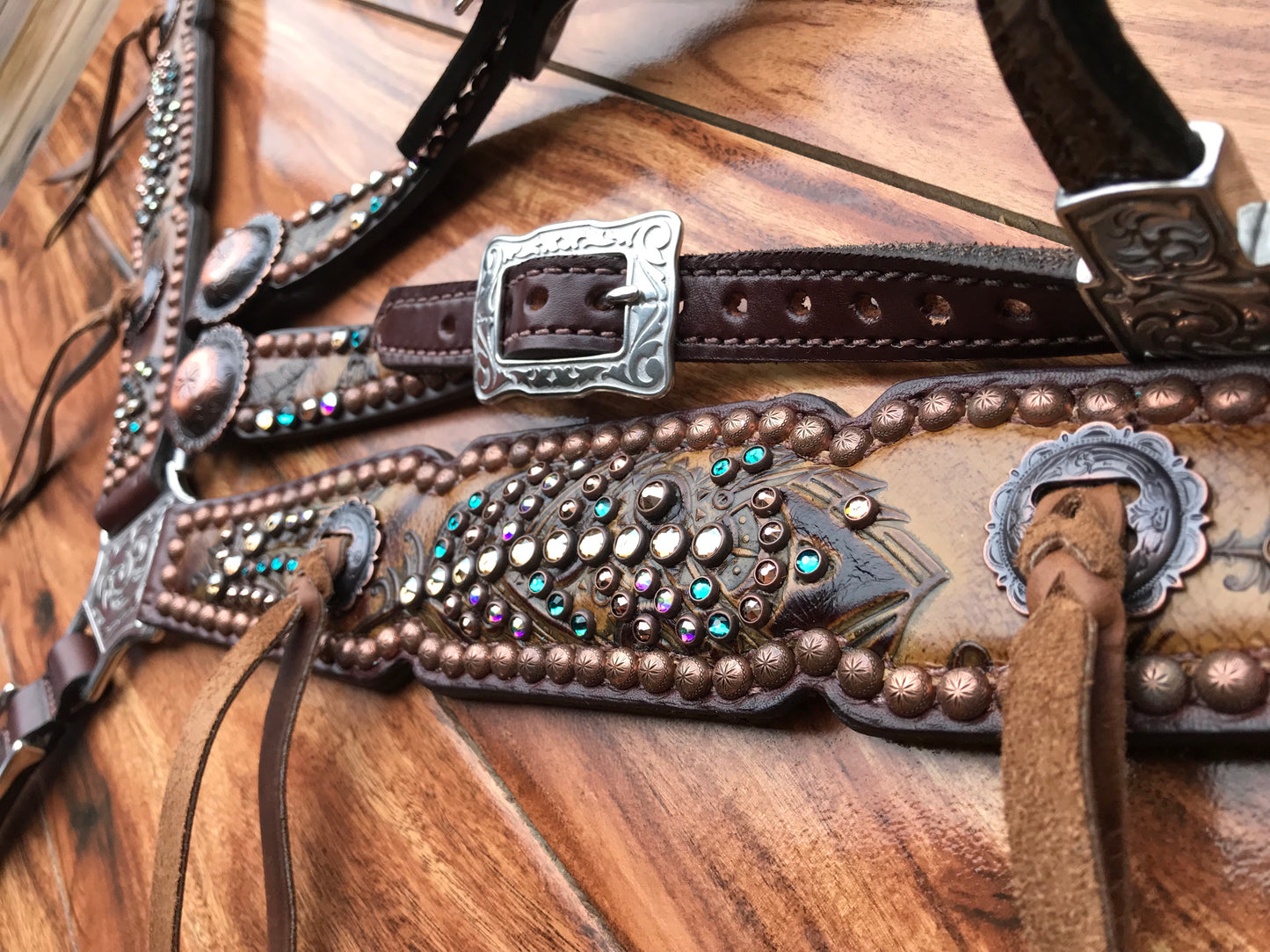 Feather with Rim Sets on Dark Oil Leather