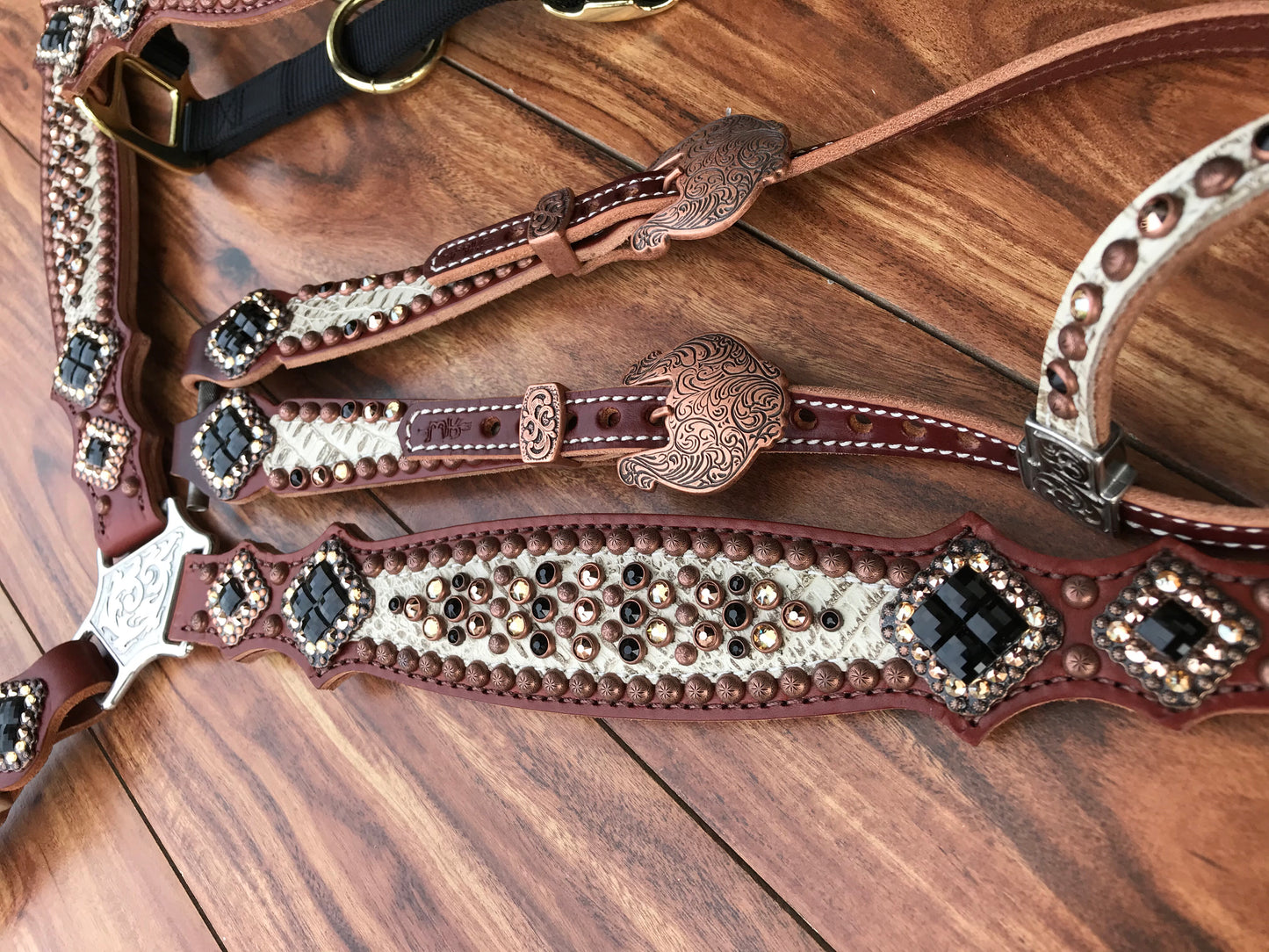 Antique white gator with square conchos