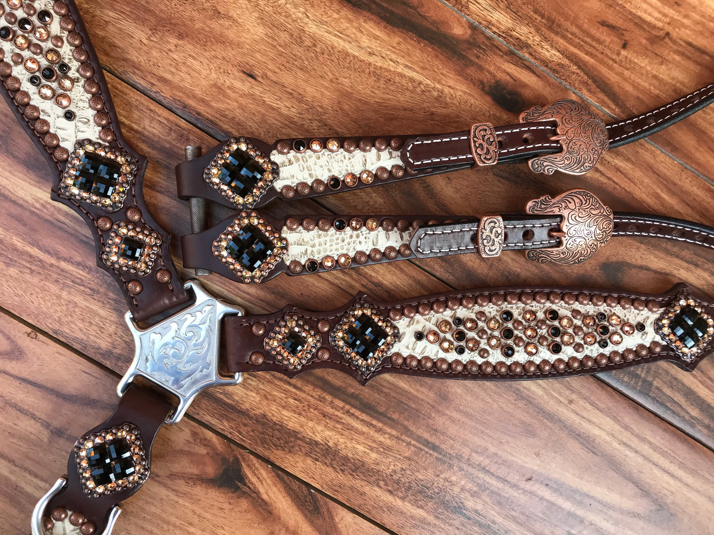 Antique white gator with square conchos