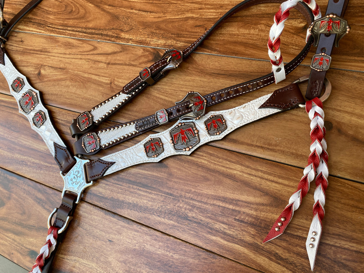 White gator with red thunderbird