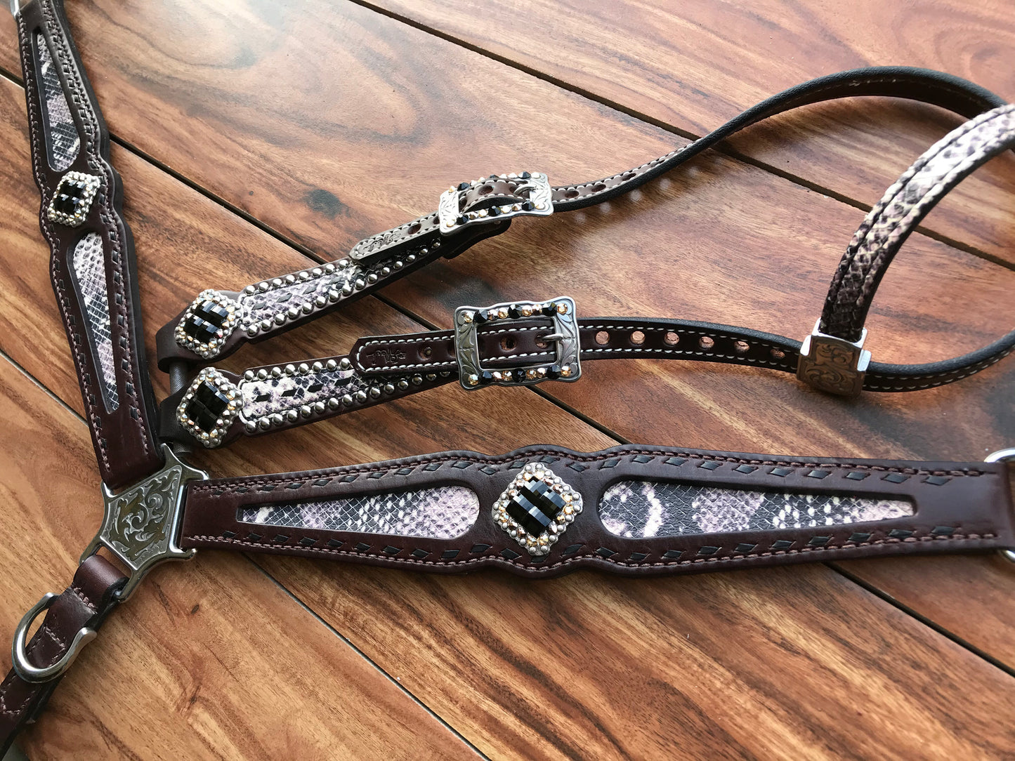 Buckstitch snake skin