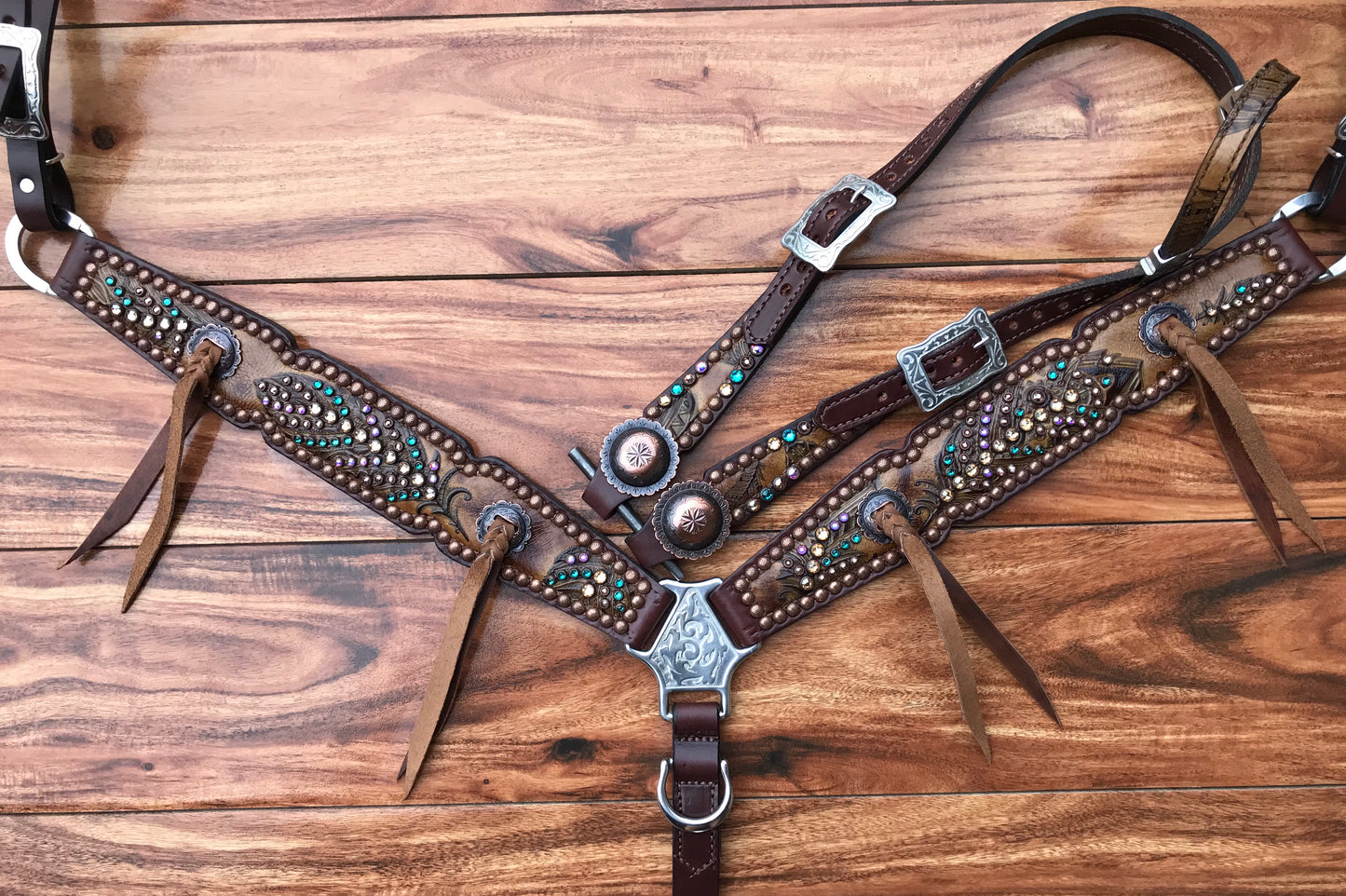 Feather with Rim Sets on Dark Oil Leather