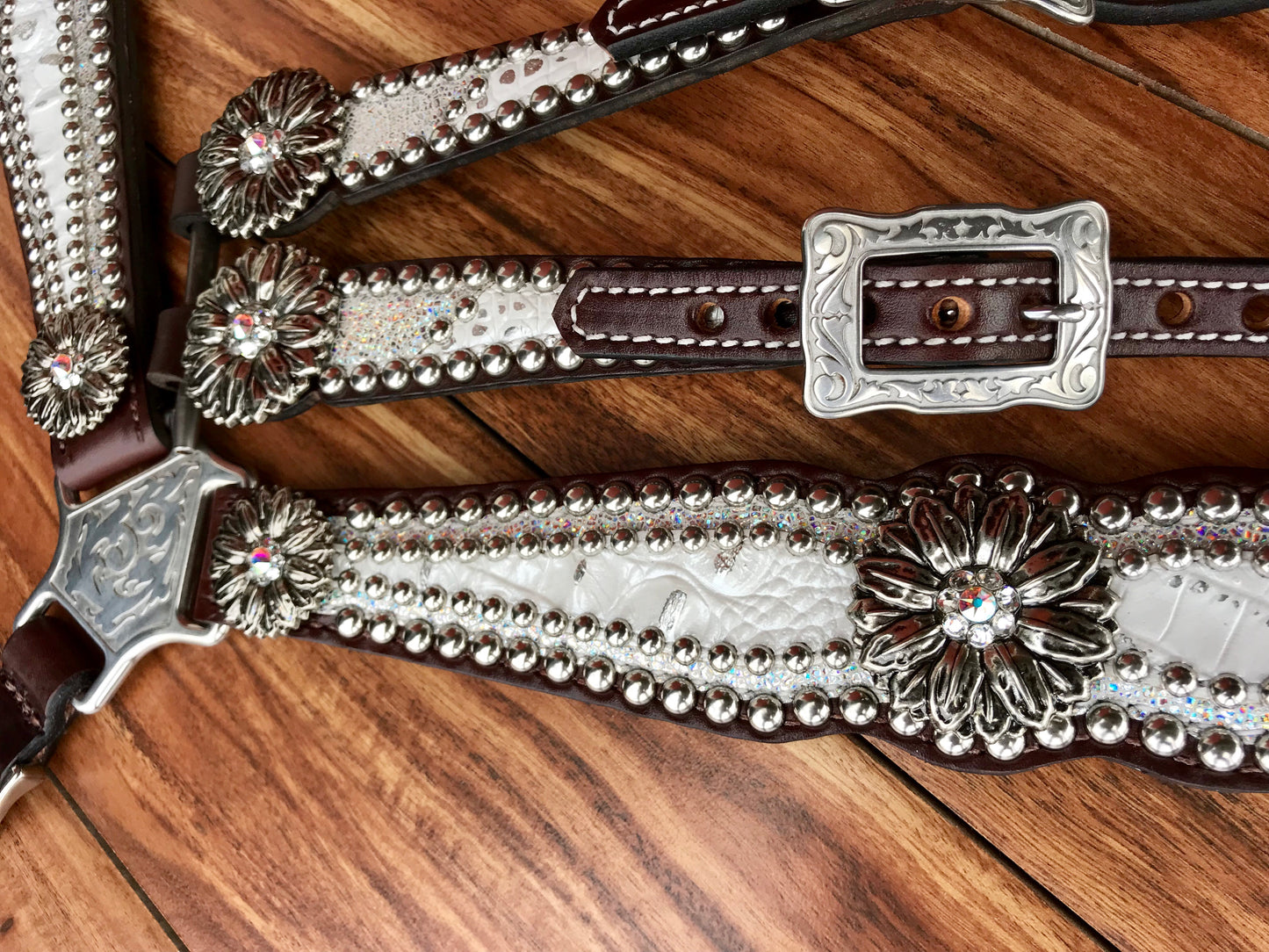 White gator with silver ice