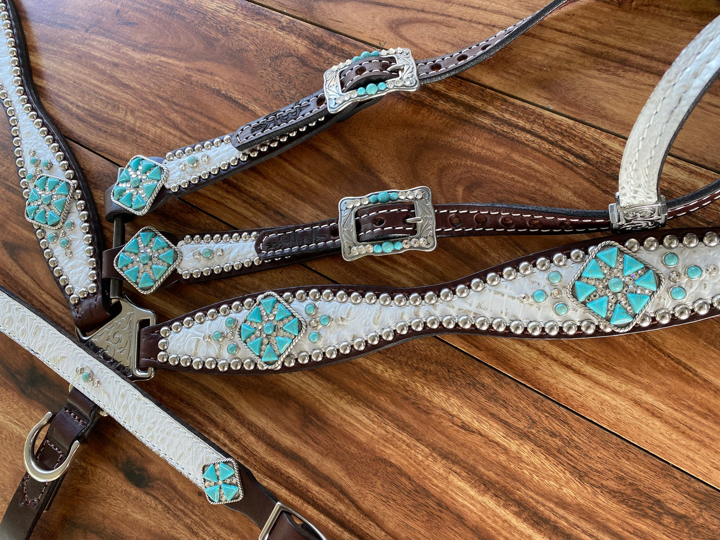 White gator with turquoise triangles