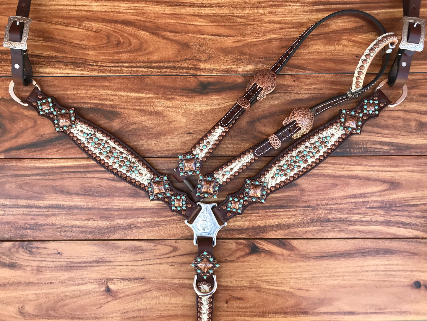 Antique White Gator with Turquoise