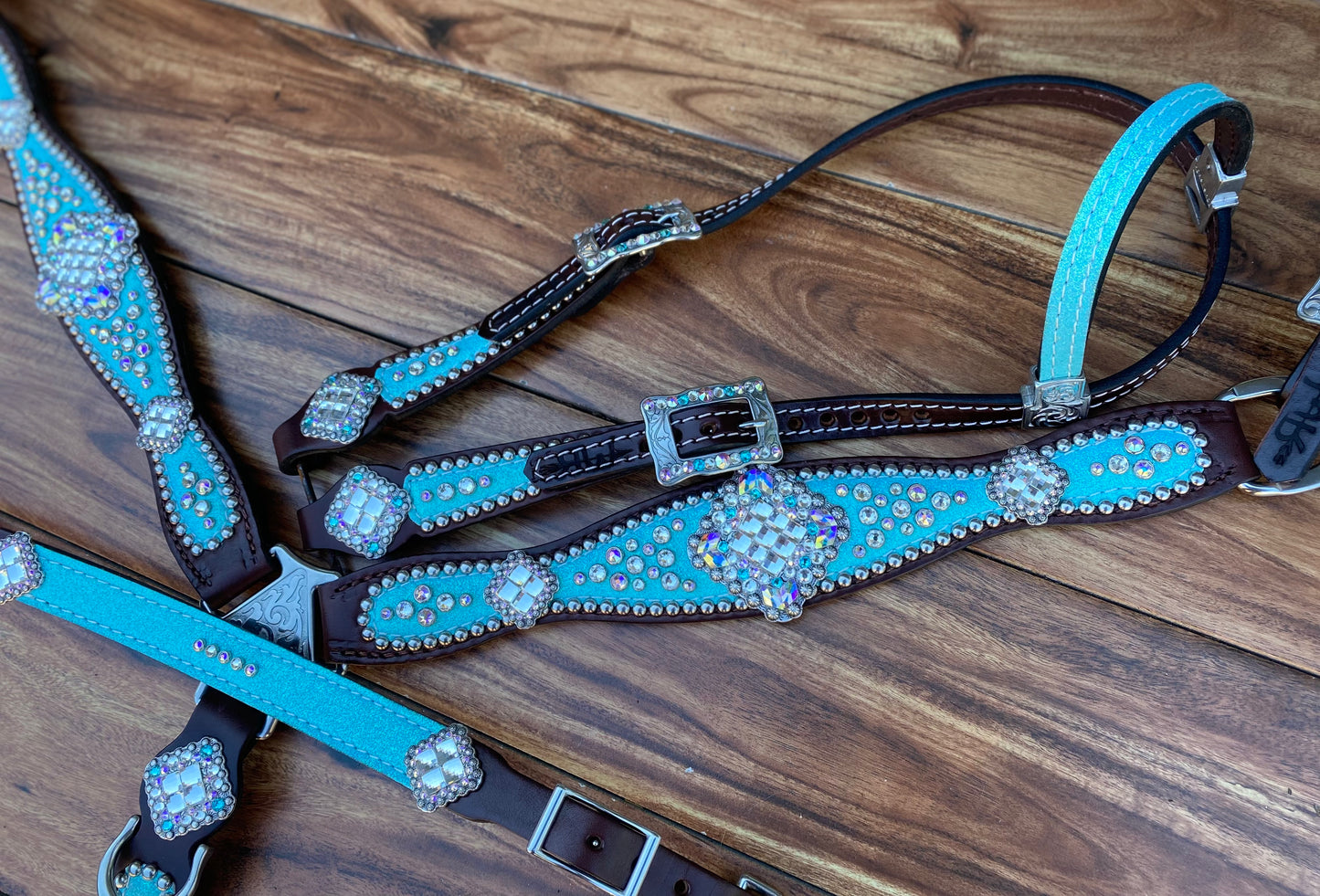 Turquoise glitter with XL conchos