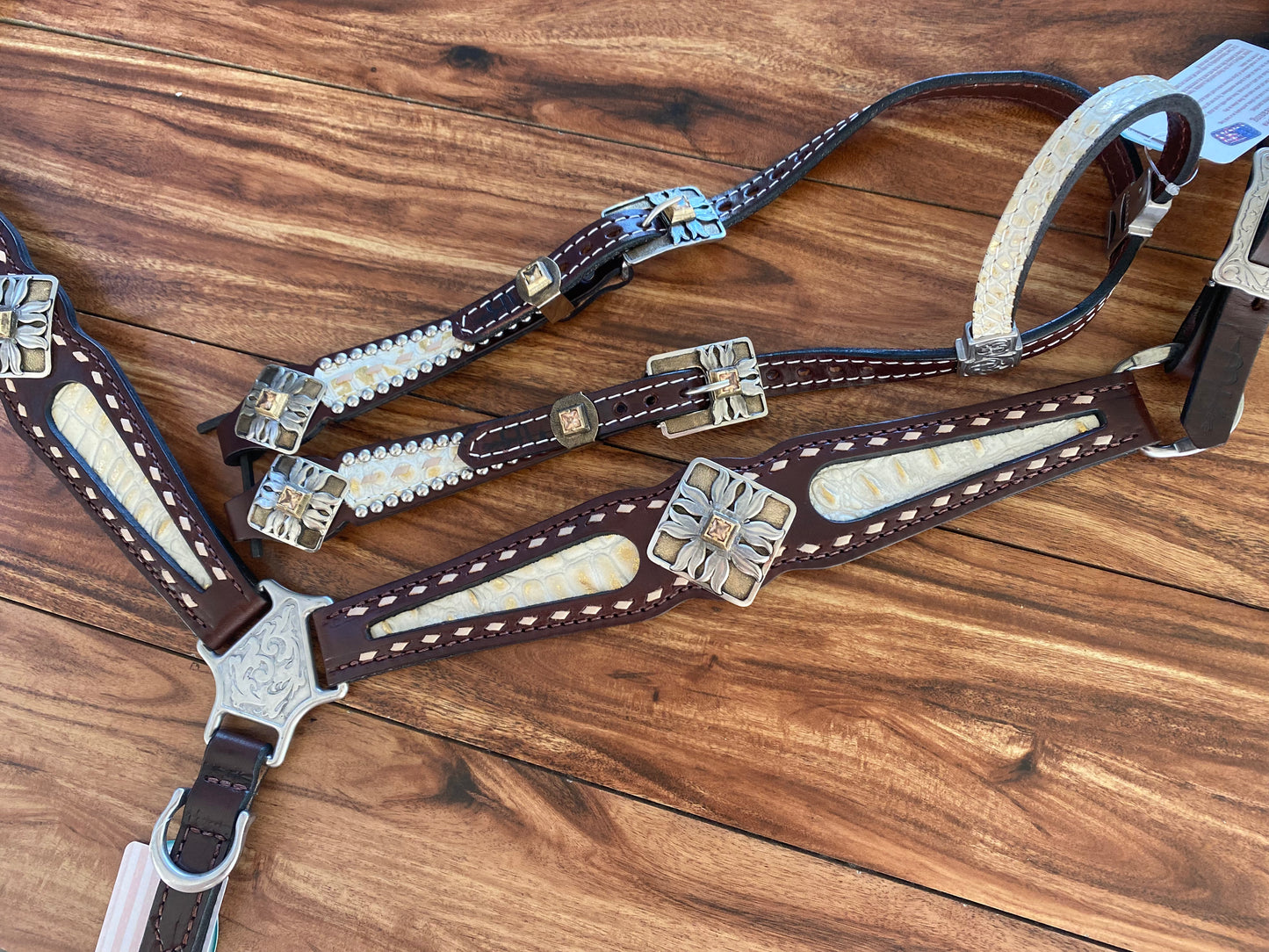 Cream buckstitch with cream gator inlay