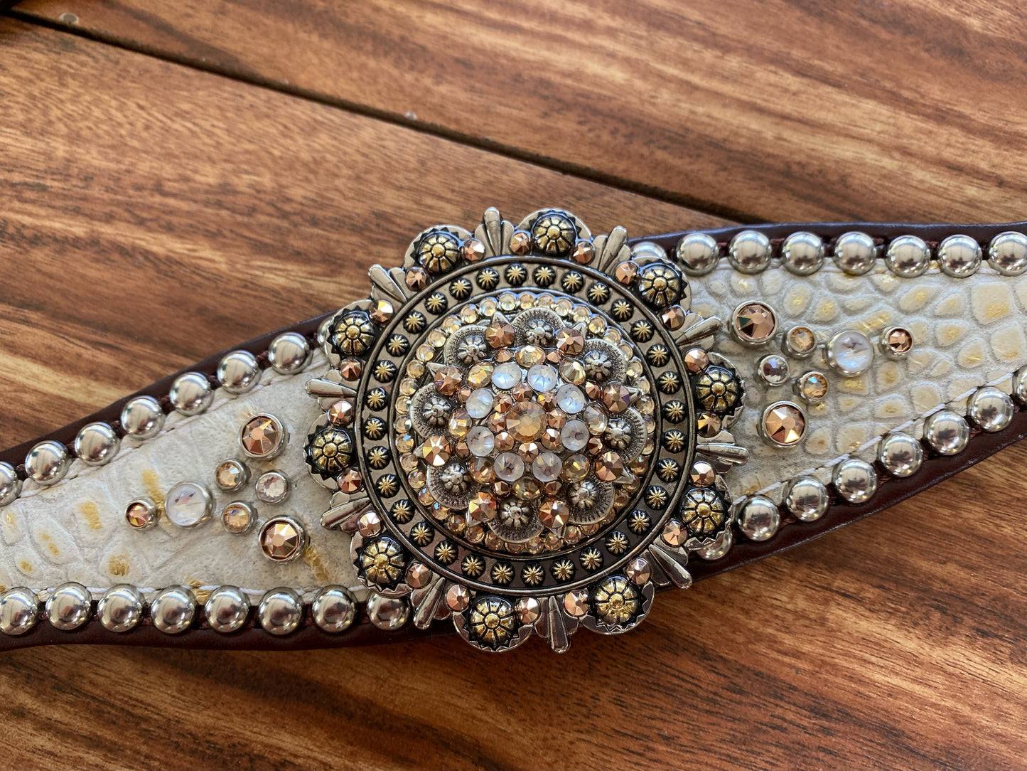 Cream Gator with XL conchos